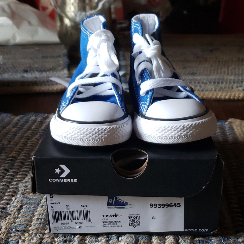Converse - Picture 1 of 2